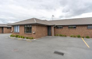 8/108 Old Farm Road, Hamilton East