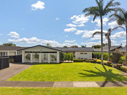 13 Barnhill Crescent, Pahurehure