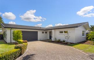13 Barnhill Crescent, Pahurehure