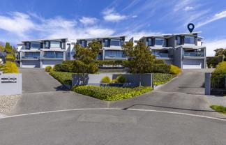 1/5 The Moorings, Two Mile Bay
