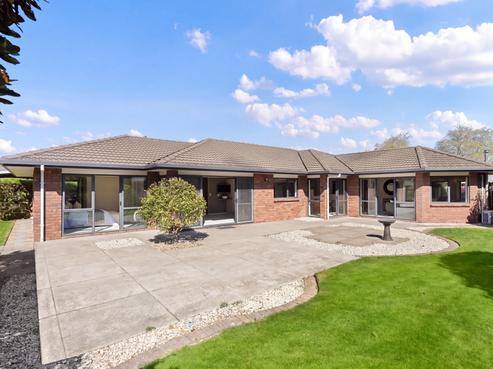 8 Christy Brown Place, Leamington