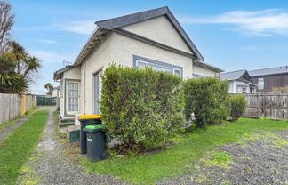 2/102 Barbour Street, Waltham