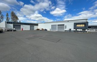 Low-Cost Warehousing with Large Yard