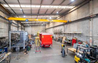 Modern High-Stud Warehouse w 3.2t Gantry