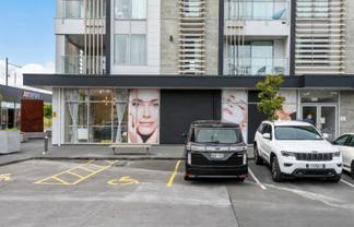 High-profile retail in Ramada Suites Albany