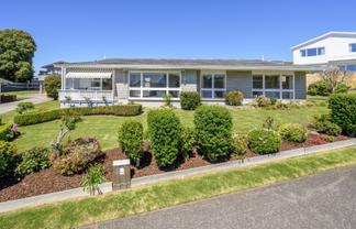 16 Mahoe Street, Matua