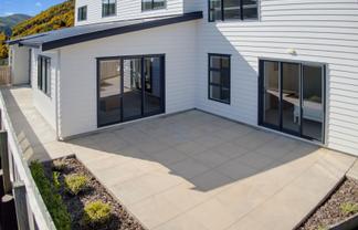 33 Farnworth Tce, Churton Park