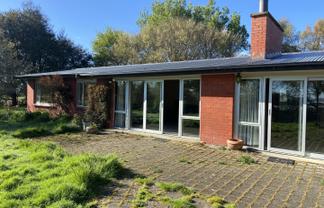 403 Riverton-Wallacetown Highway, Wallacetown