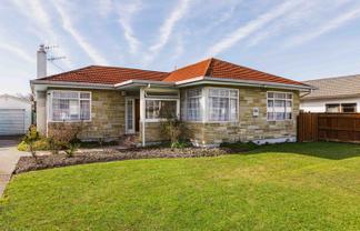 812 Lyell Street, Akina