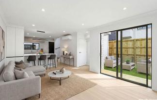 73E Royal Road, Massey