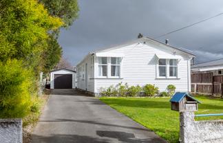97 Broadway, Carterton