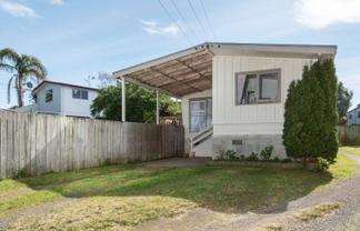65a Meadowland Street, Matua