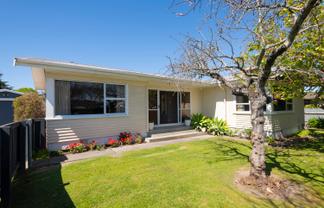 4 Lytton Road, Riverdale