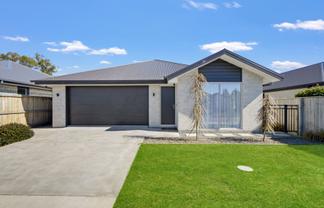 35 Tara Crescent, Woodend