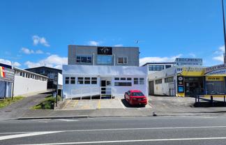 HIGH-EXPOSURE COMMERCIAL TENANCY
