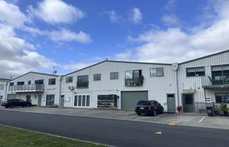 Airport Precinct Hangar, Dual Access