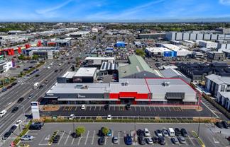 Large format retail opportunity on Moorhouse Ave