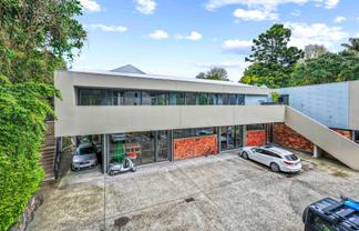 STEELWORKS LIVE / WORK FREEHOLD
