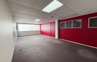 Simple & Affordable Takapuna Office | 63 m2