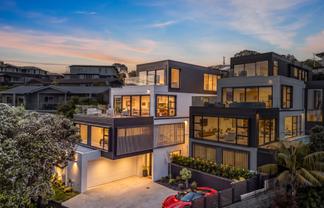 52 Beach Road, Castor Bay