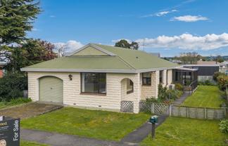 74 Chaucer Street, MILTON