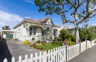 147 Nelson Crescent, Napier South