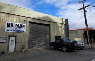 Well-priced Workshop plus residential apartment