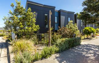 77 Woodridge Drive, Woodridge