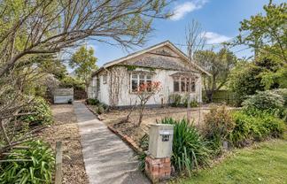 94 Birdwood Avenue, Beckenham