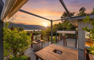 1692 Queen Charlotte Drive, Linkwater