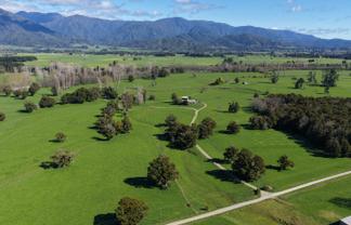 84 Loop Road, East Takaka