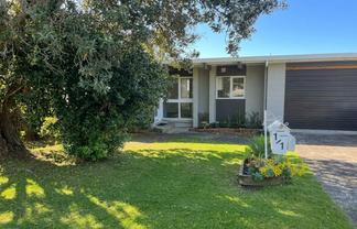 1/1 Corrella Road, Belmont
