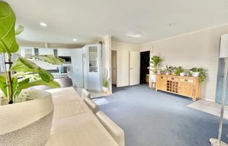 52 Sterling Gate Drive, Bethlehem