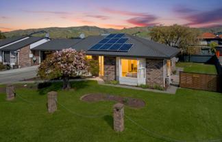 27 Karina Crescent, Redwoodtown