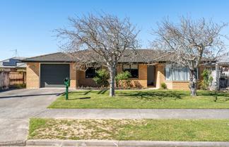 134 Rototuna Road, Flagstaff