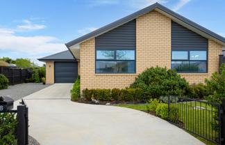 8 Cherry Avenue, DARFIELD