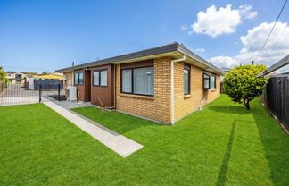 2/18 Maunu Road, Papatoetoe