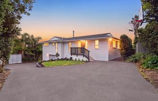 24 John Dee Crescent, Red Beach