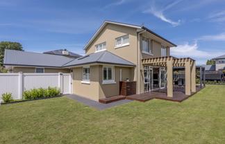 52 Broomfield Terrace, Burwood