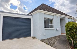 9/4 Woodside Avenue, Northcote
