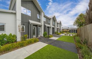 2/17 Winchester Street, Merivale