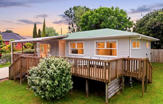 34 Fairclough Road, Beach Haven