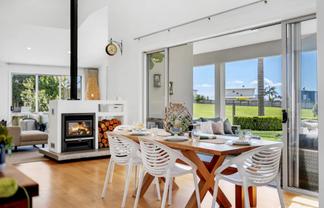 9 Intrepid Crescent, Beachlands
