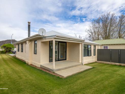 24 Dunorling Street, Alexandra