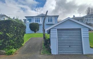 18 Heywood Crescent, Epsom