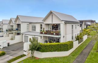 25B Blake Greens, Millwater