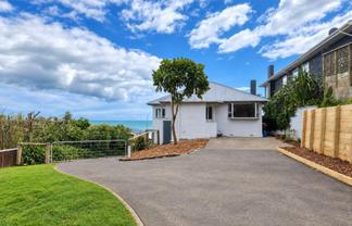 66 Messenger Terrace, Oakura