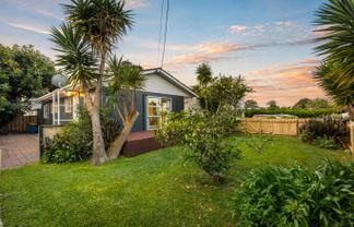 1/322 Royal Road, Massey