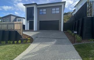 305B Lakes Boulevard, Pyes Pa