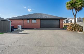 32 Welsh Road, Winton